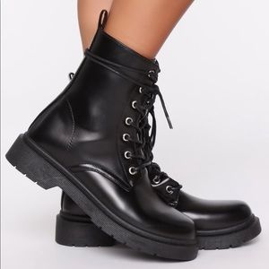 NWT 🔥 FASHION NOVA COMBAT BOOTS